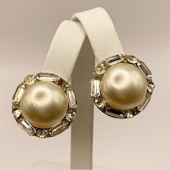 Coro vintage baguette rhinestone pearl round button dome sparkling earrings - Picture 5 of 15